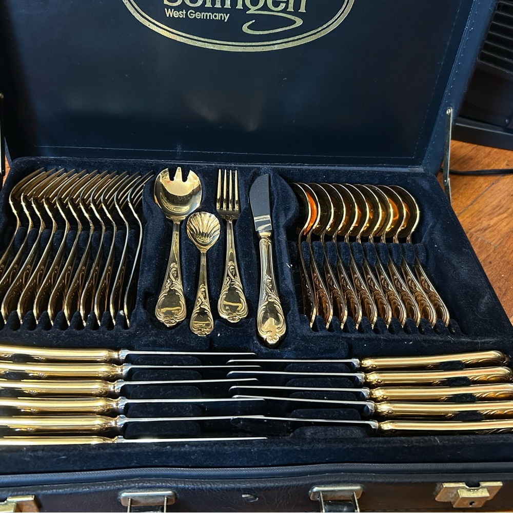 23/24k Goldplated flatware/ silverware in original case